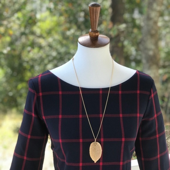 NWT Long Gold Feather Necklace - Picture 5 of 8